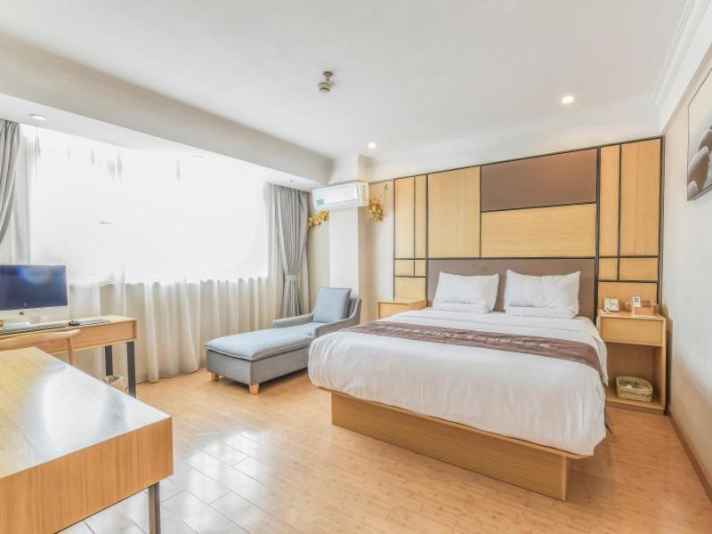 Hotel Greentree Songjiang Songdong Business 3*
